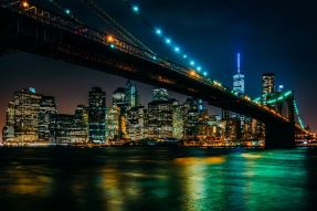 Фотообои Бруклинский мост в зеленых огнях