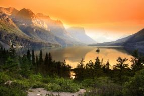 Фотообои Горное озеро на фоне заката