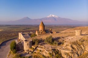 Фотообои армянский монастырь